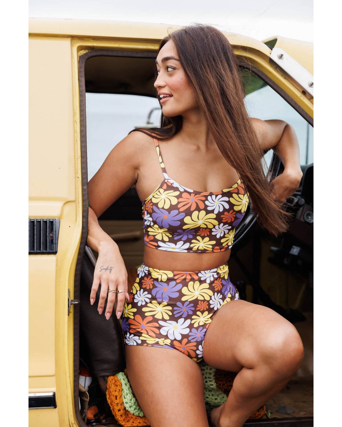 Lifestyle image with Confidence Top