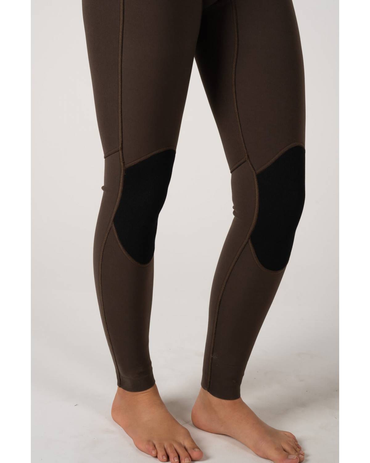 Wetsuit knee detail