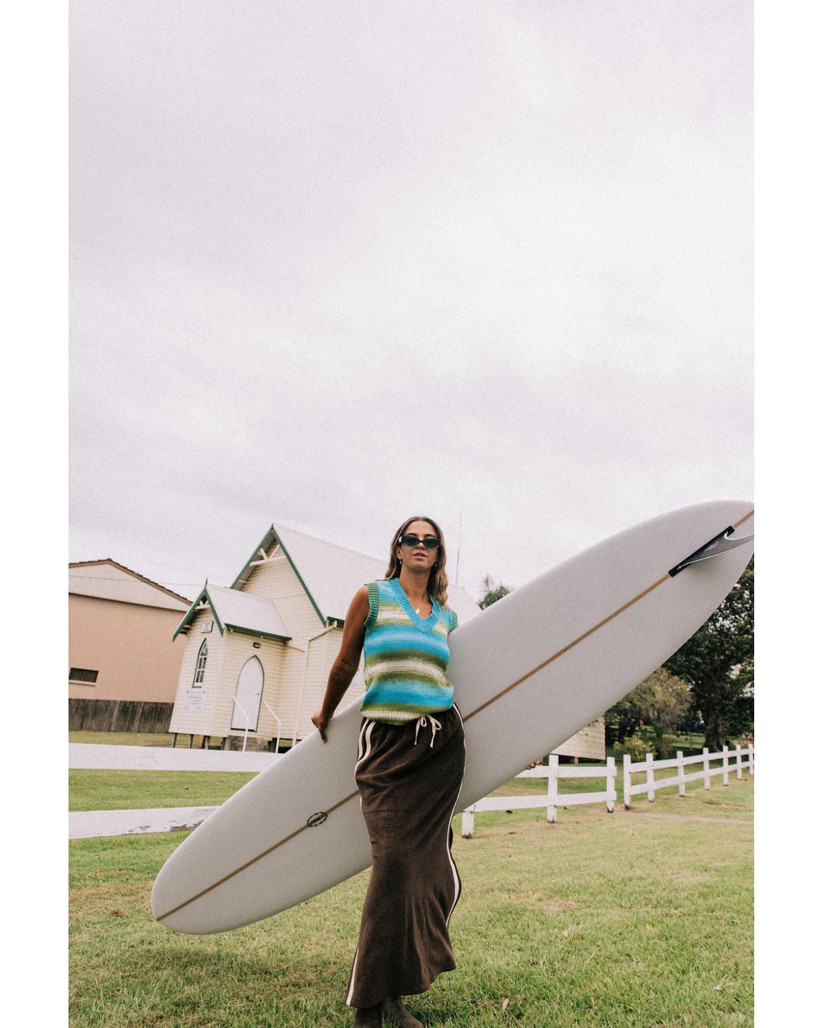 Knit Vest Ocean with surfboard