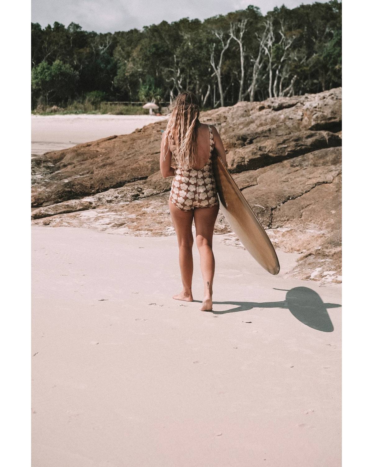 Beach walk in Lola Posy