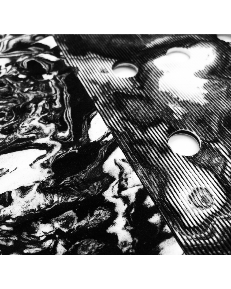 Raido Surf White Void Front Traction pattern