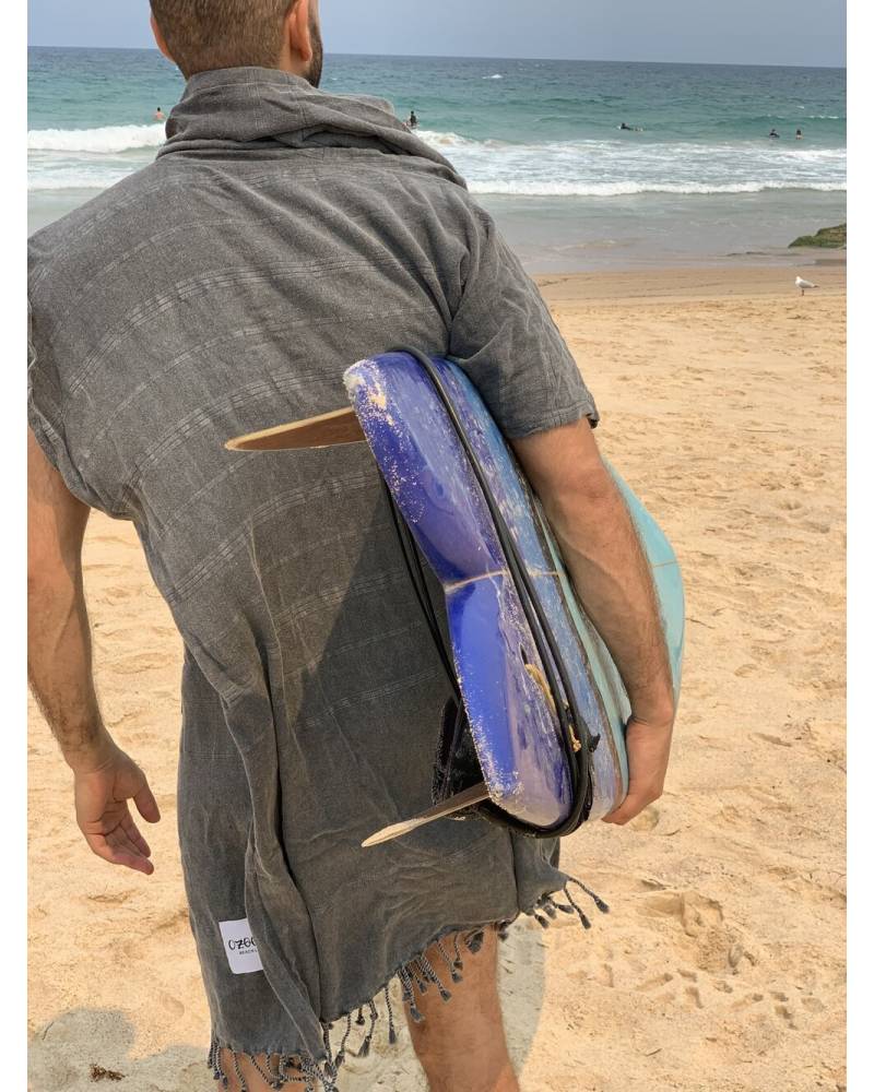 OZoola Surf Poncho - Charcoal at the beach
