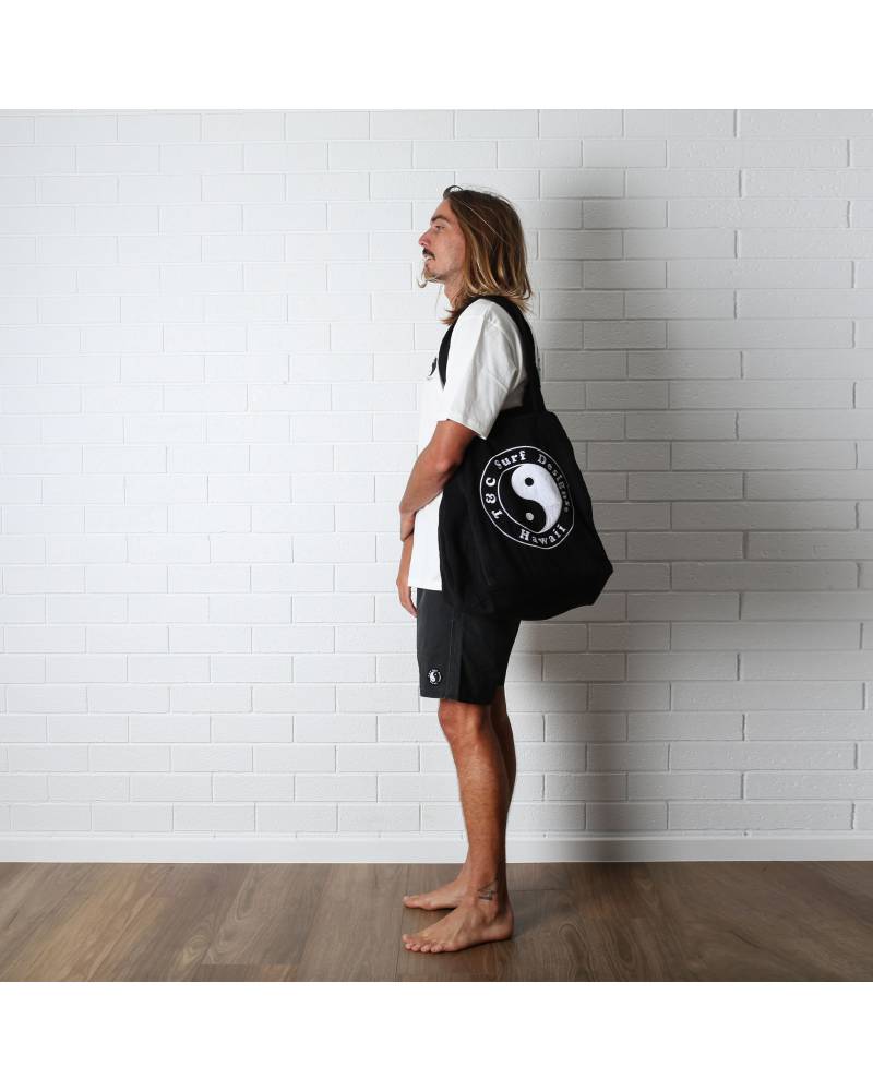 T&C All Day Beach Bag - Black on man's shoulder