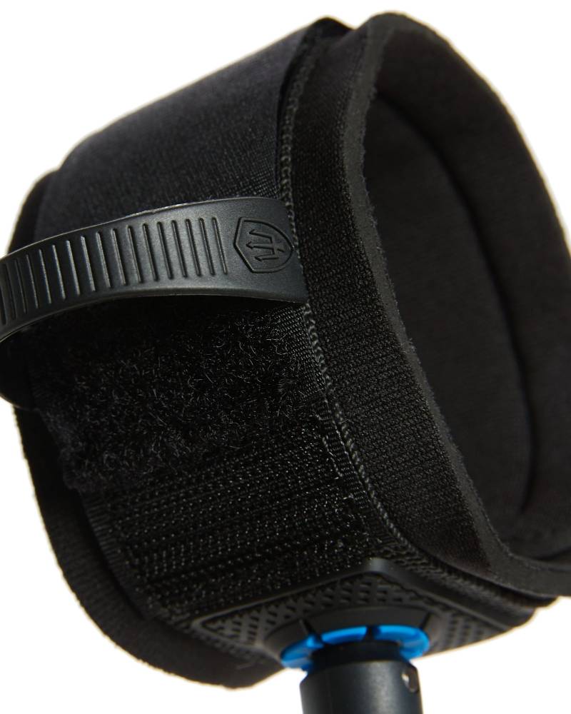Blue legrope cuff detail