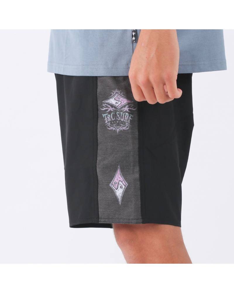 Lifestyle image with Diamond Trunk
