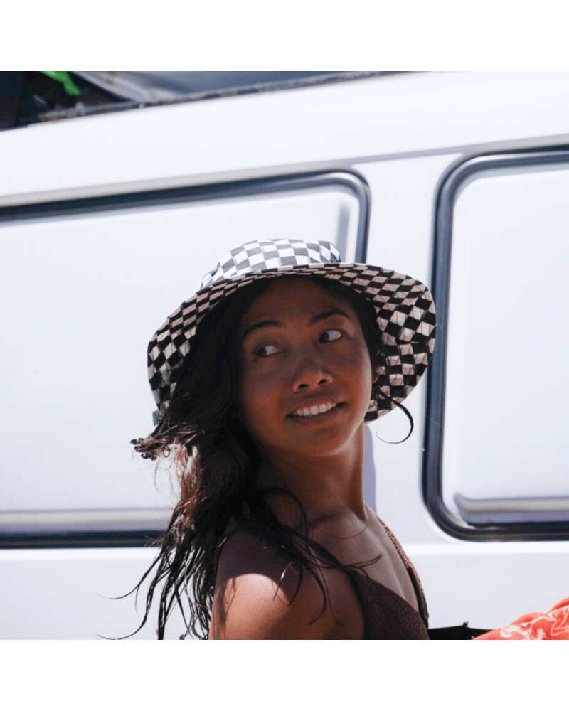 Lifestyle image with surfboard
