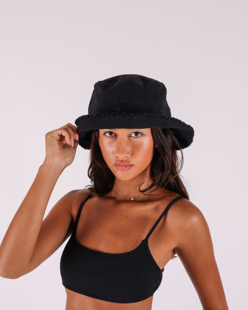 Sea Breeze Beach Hat - Ink - Model