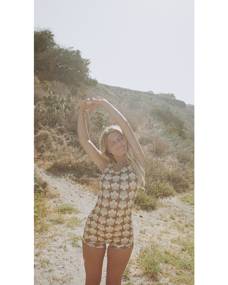 Outdoor lifestyle in Lola Posy