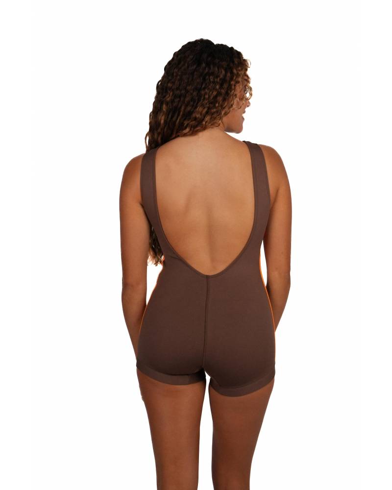 Side view of Lola Jaffa