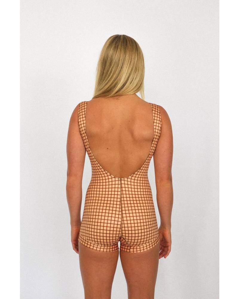 Back view of Lola Papaya