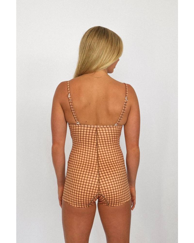 Back view of Lou Papaya
