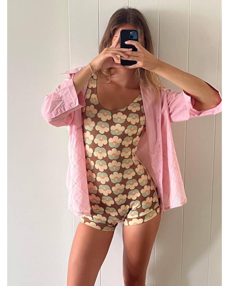Mirror selfie in Lola Posy