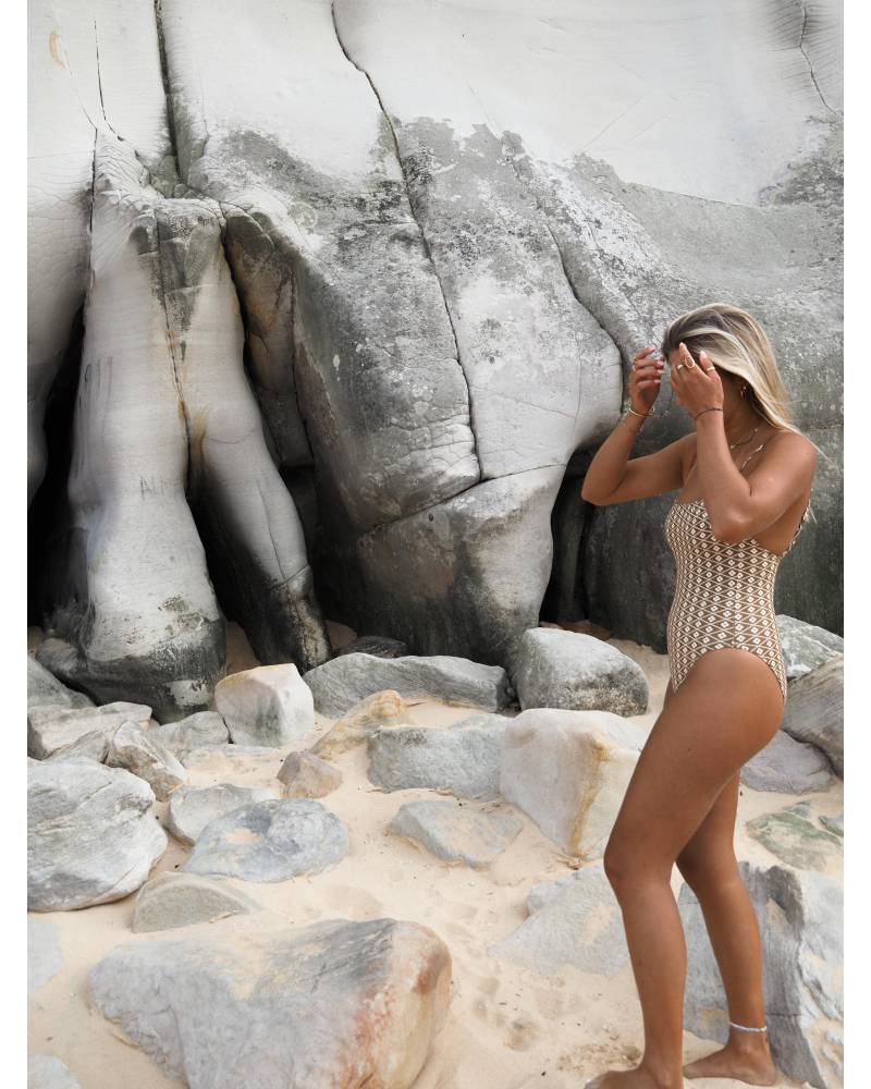 Lifestyle image on rocks