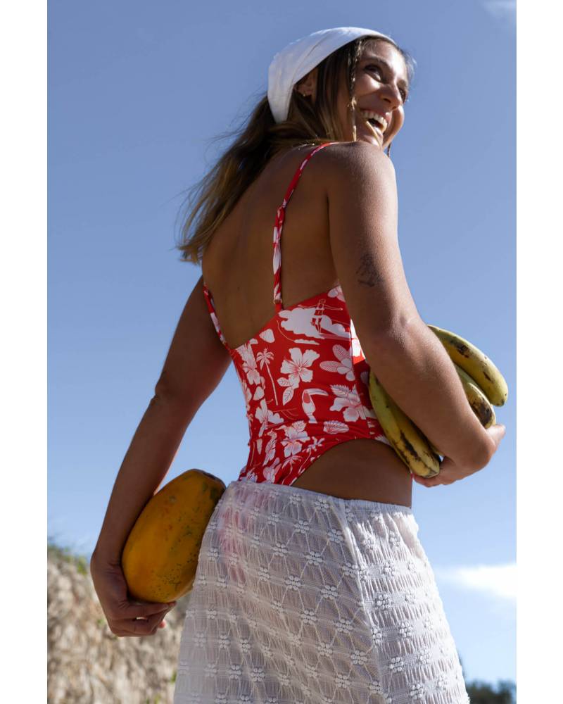 Lifestyle back view on beach