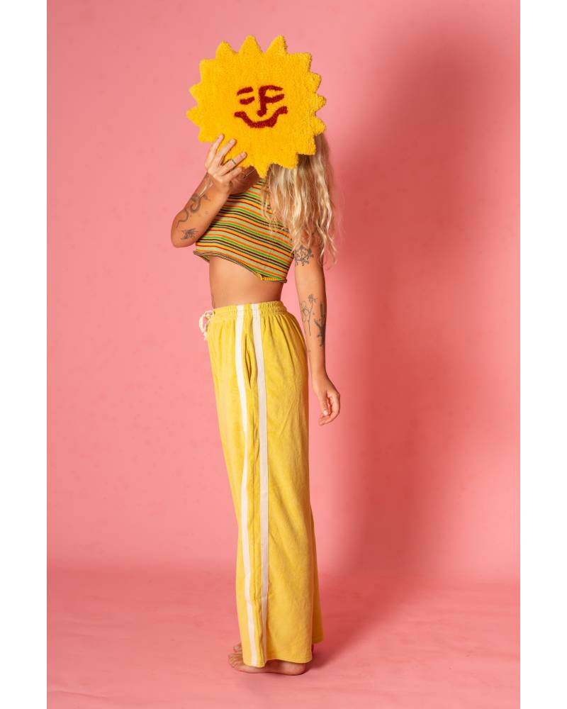 Model with sun rug and yellow pants