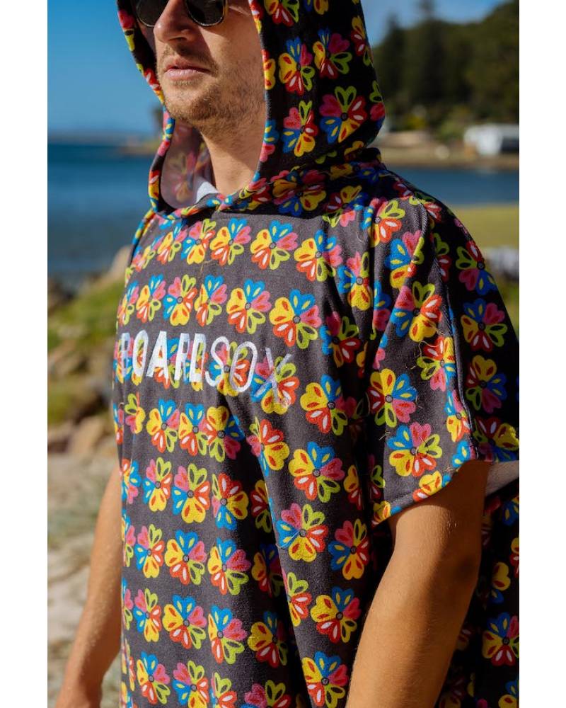 Boardsox Ozzie Alien Love Changing Poncho on model
