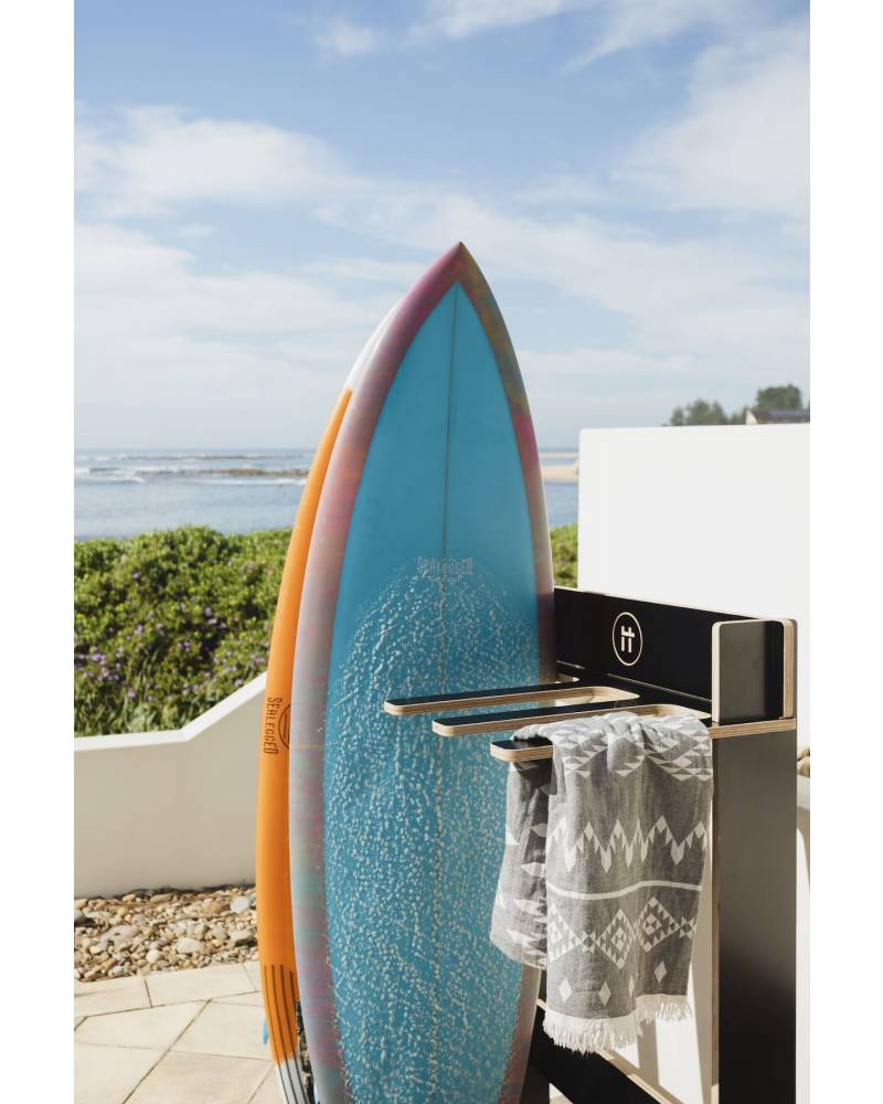 Formatt Q8 Freestanding Surfboard Rack Black with board outdoor