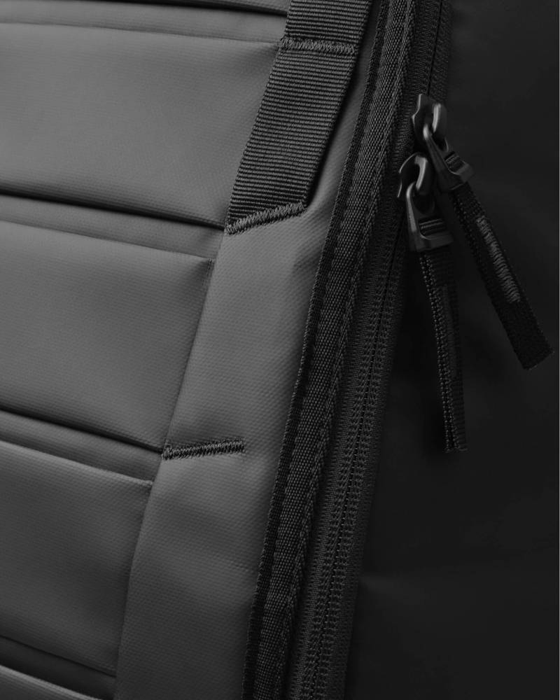 Hugger Backpack 30L - Black Out