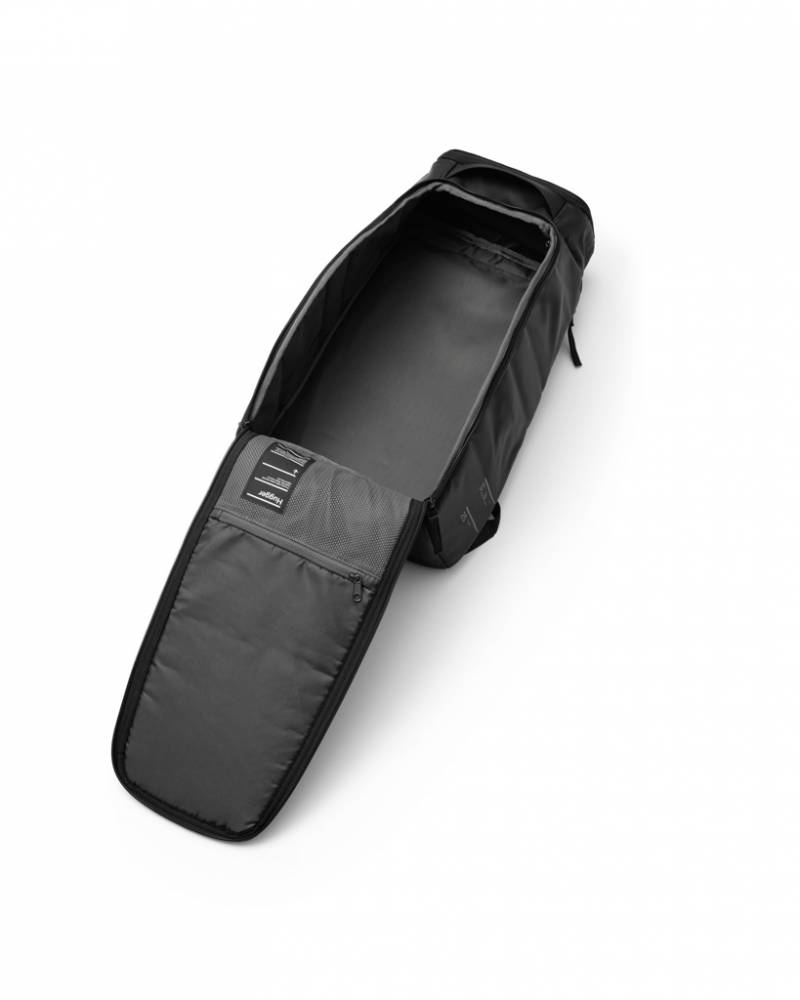 Hugger Backpack 25L - Black Out