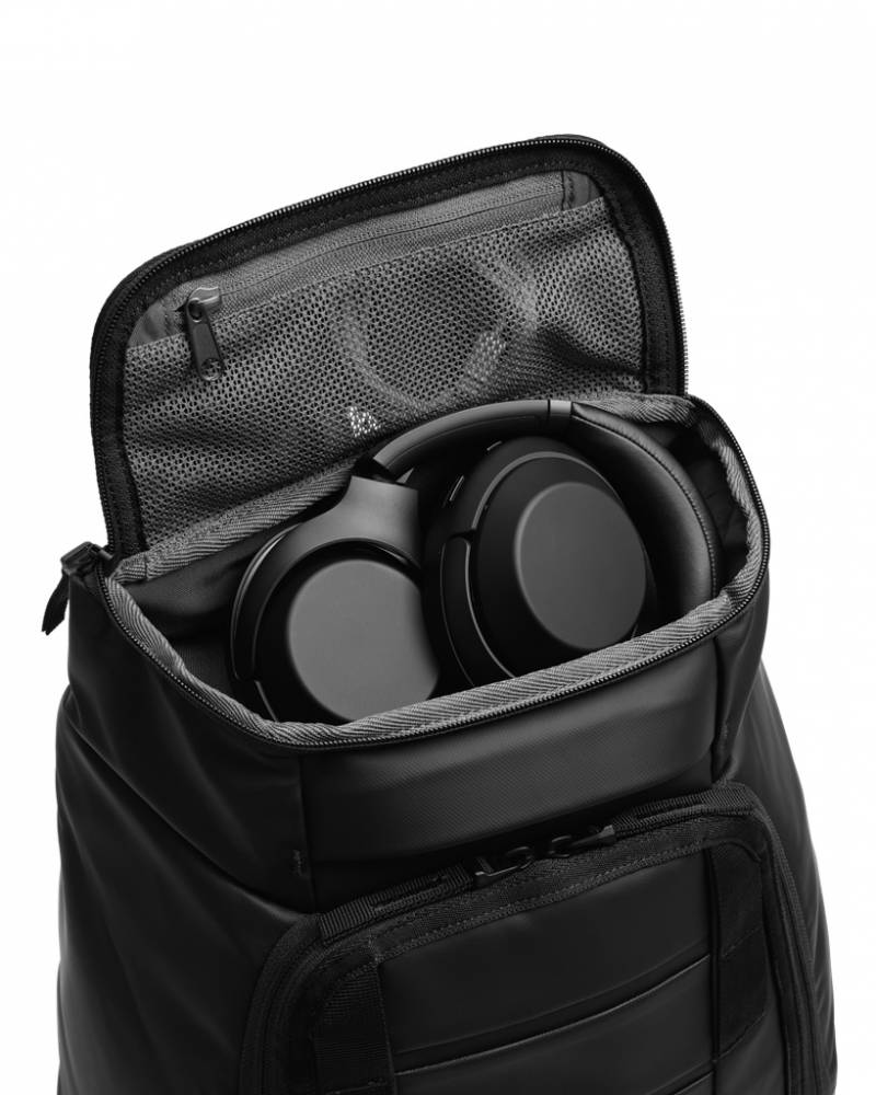 Hugger Backpack 25L - Black Out