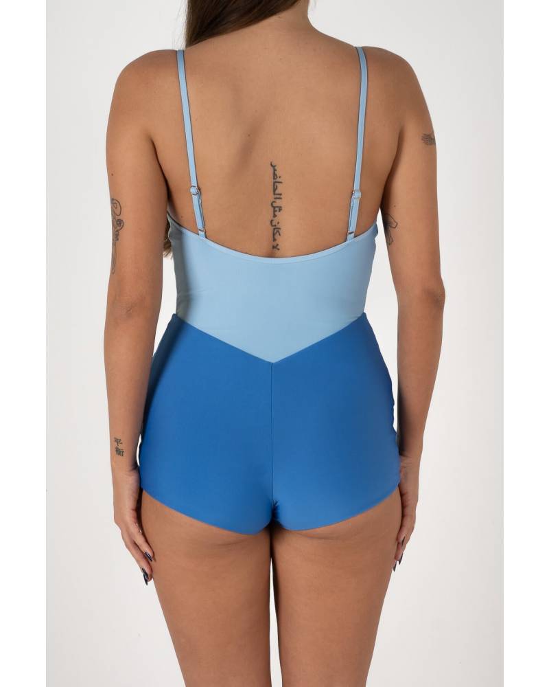 Back view surf suit