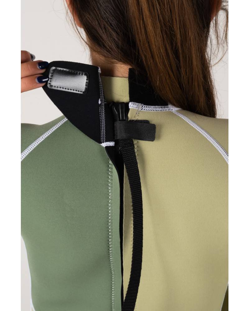 Neck detail of springsuit