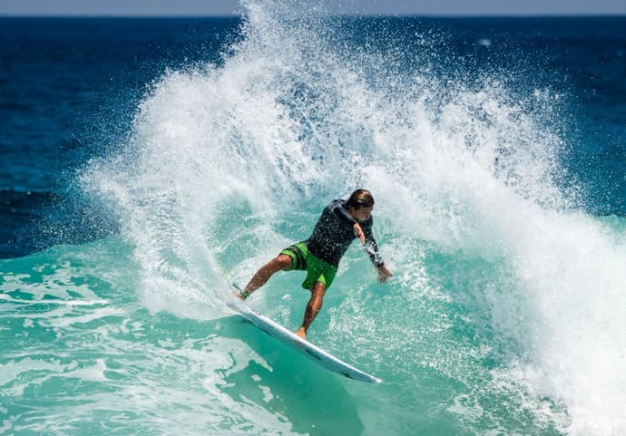 Julian Wilson surfing a DHD 99