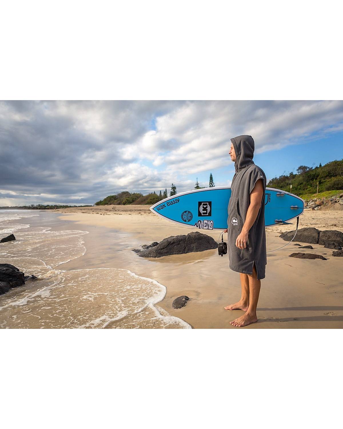 Curve Surf Poncho Towel - Cotton Charcoal model on beach