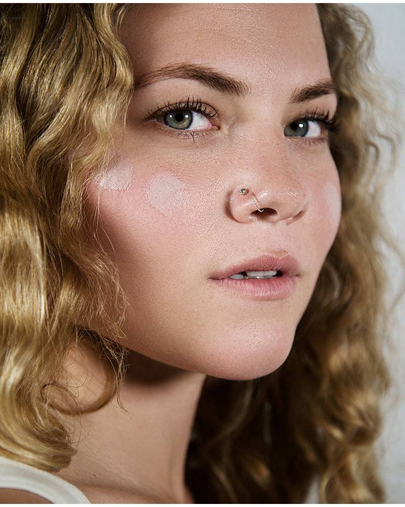 "Teal Top" Neutral Tan SPF 30 Sunscreen on model