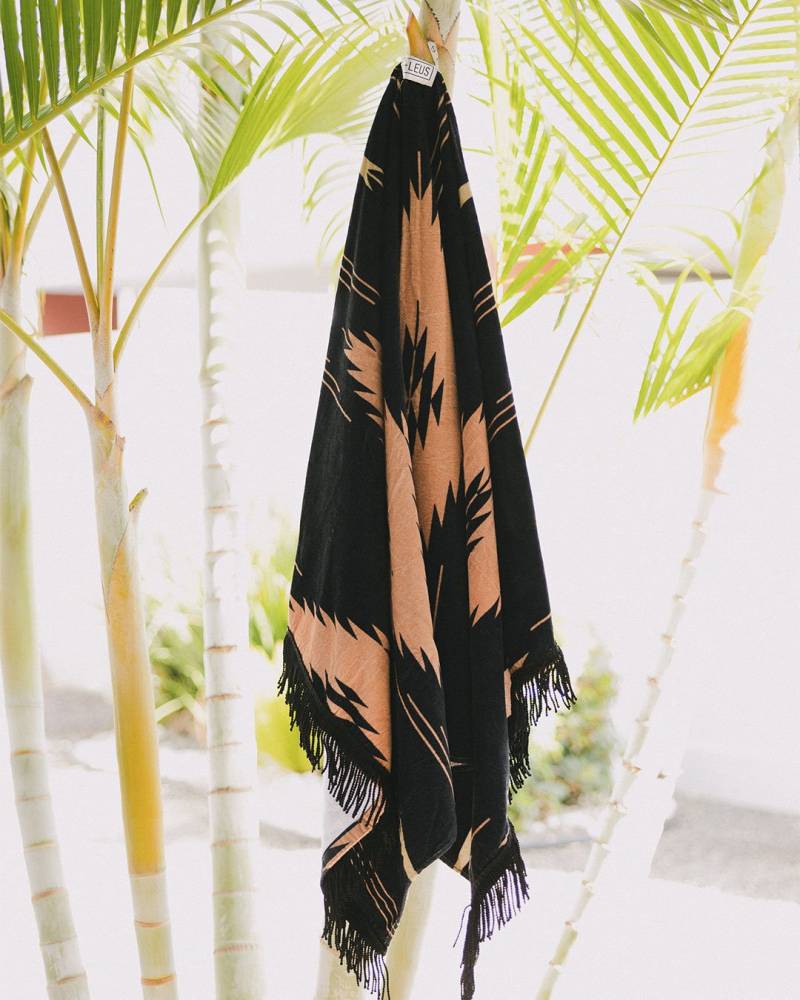 Leus Heritage Beach Towel - Thumbnail 2