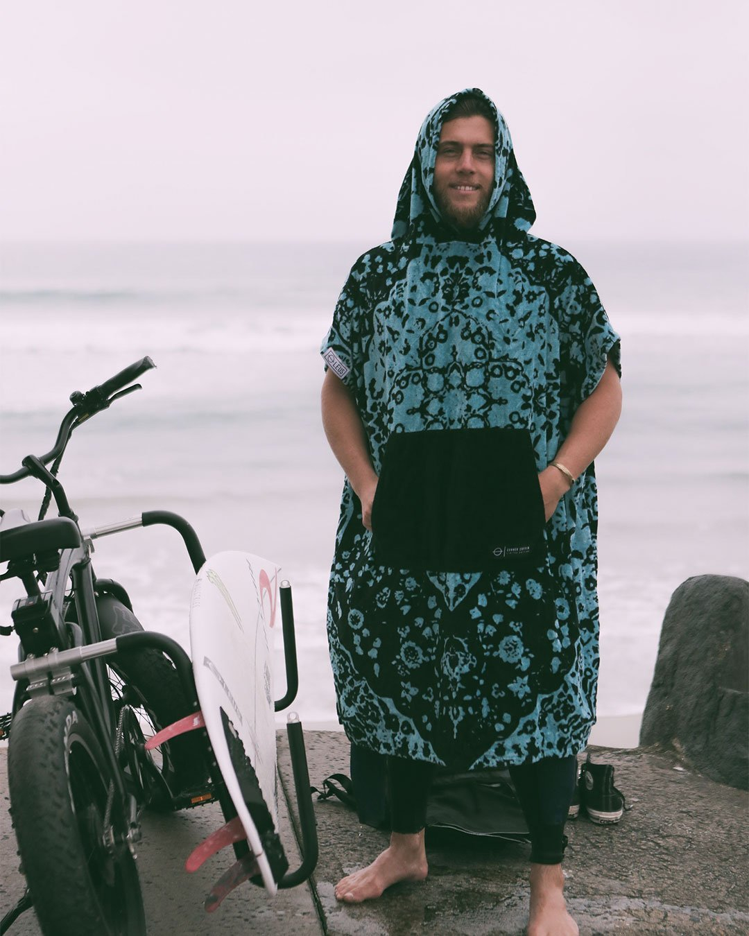 LEUS サーフポンチョ Conner Coffin Large Buy the LEUS Towels Conner Coffin Eco Poncho Blue Online Now