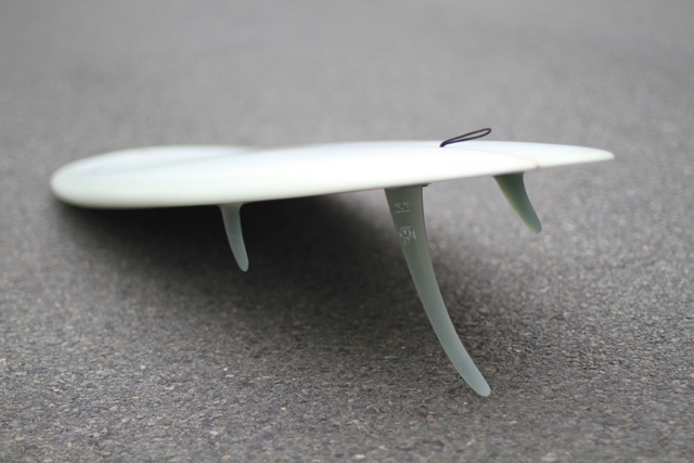surfboard with a 2 + 1 fin set up